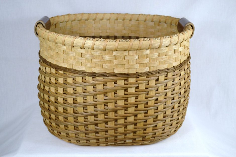 Корзина на стену из бумажной лозы