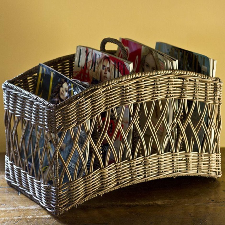 Чашка с блюдцем из газетных трубочек