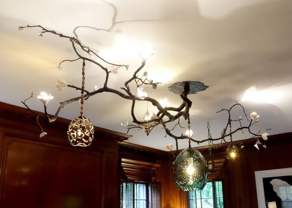 Люстра из веток