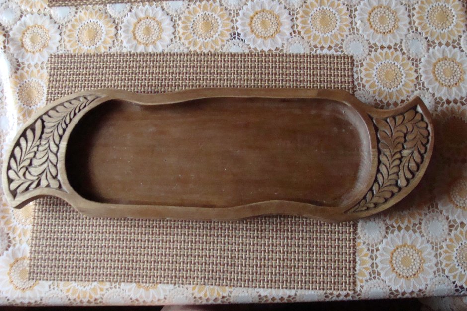 Резьба по дереву подносы