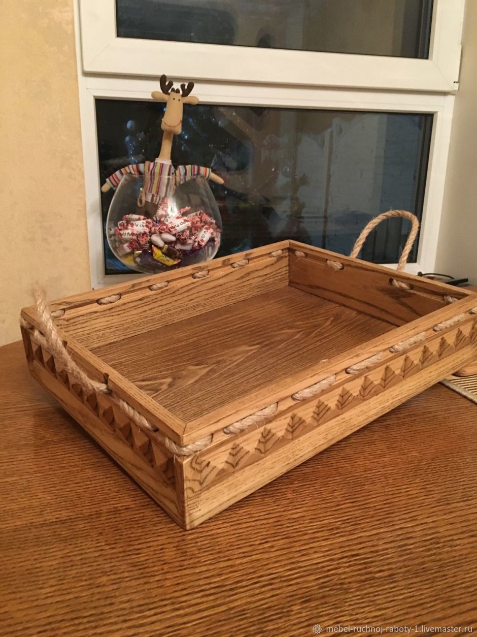 Поднос деревянный резной