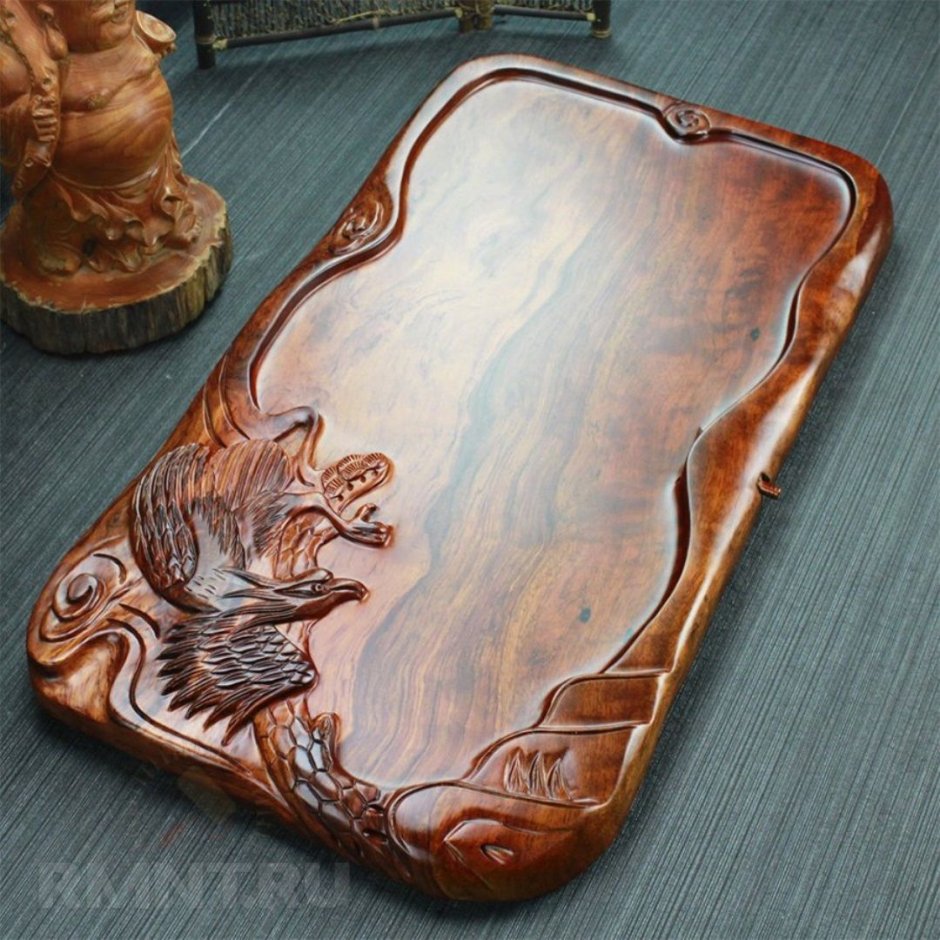 Деревянные подносы с геометрической резьбой