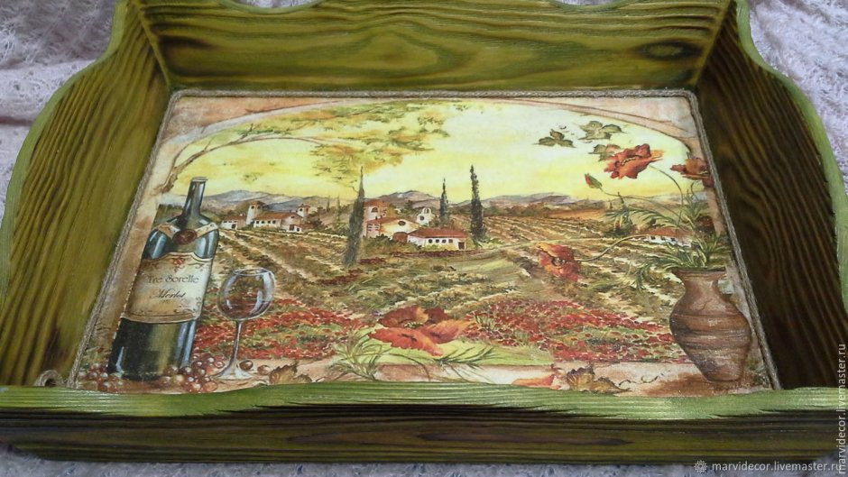 Роспись деревянного подноса