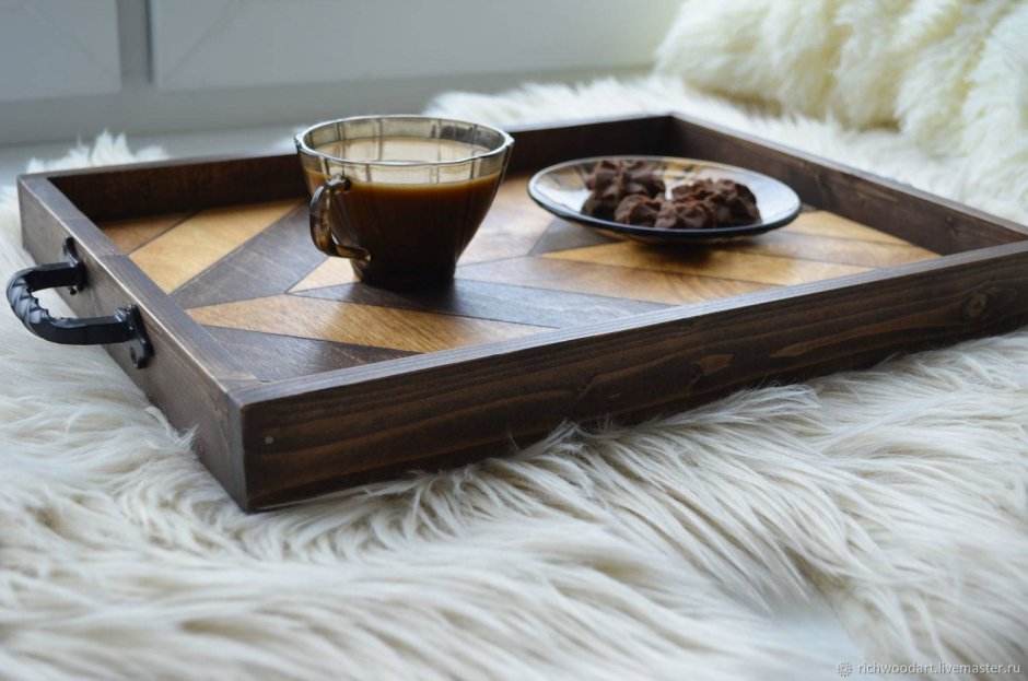 Поднос из брашированного дерева