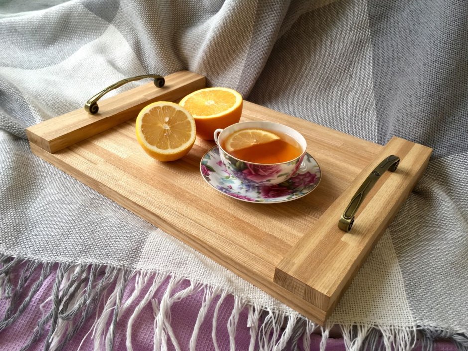 Круглый поднос из дерева