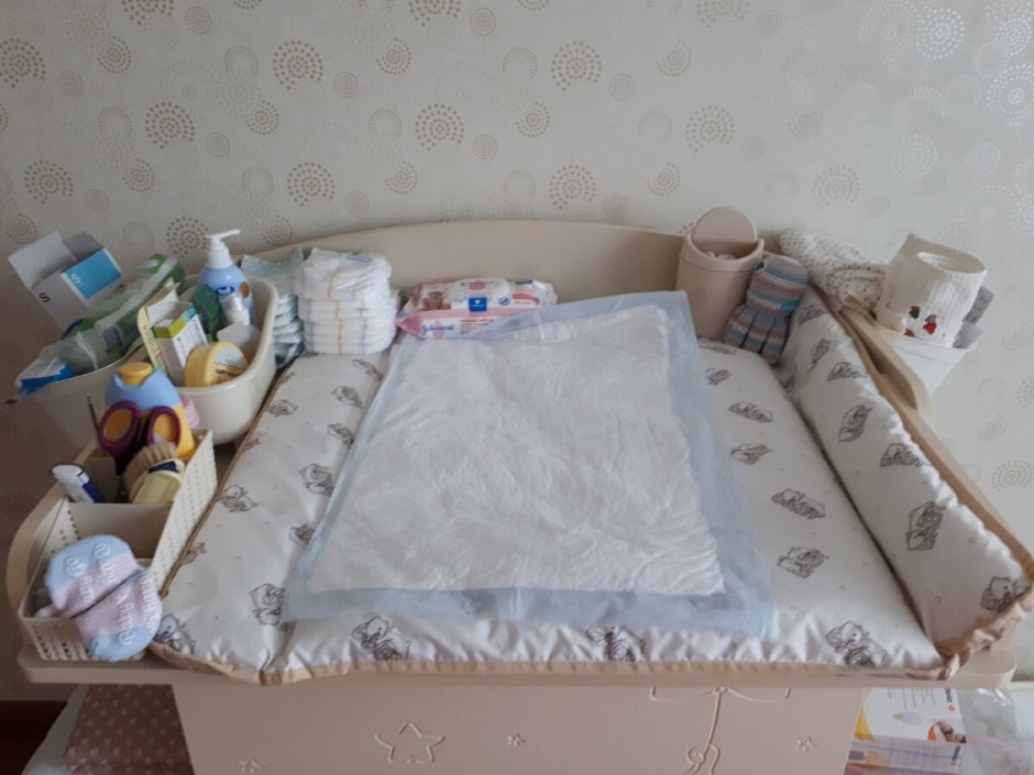 Вещи в комоде для новорожденных