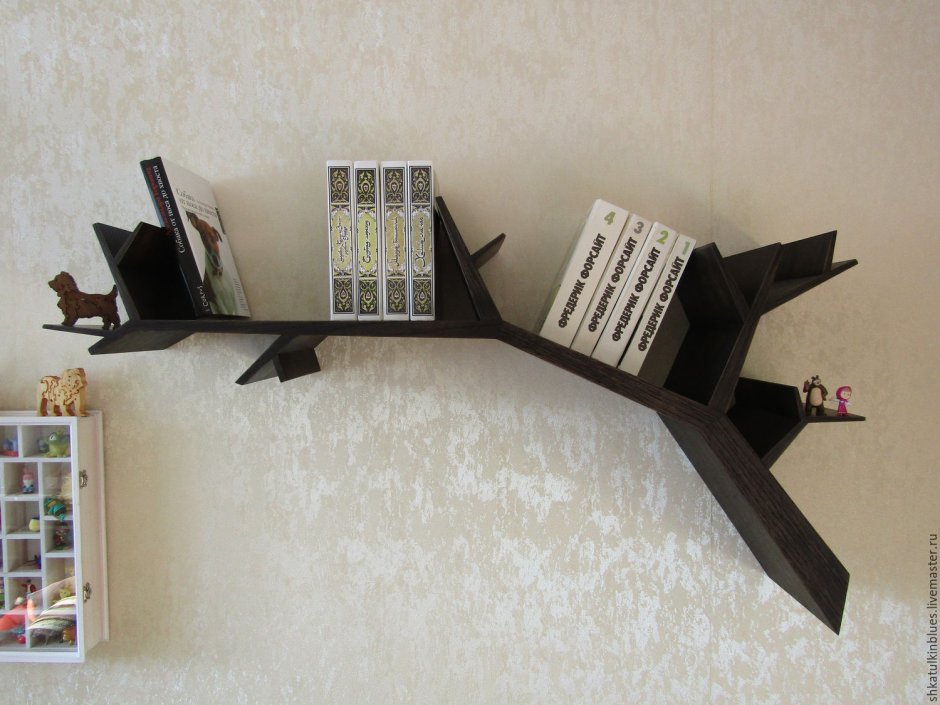 Книжная полка в виде дерева
