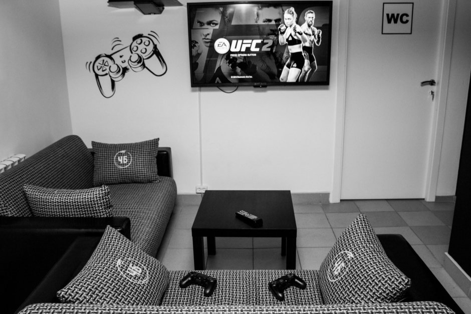 Комната в чб стиле