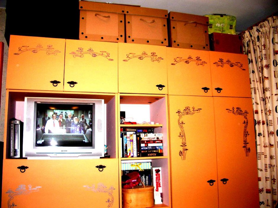 Покрасить деревянный шкаф