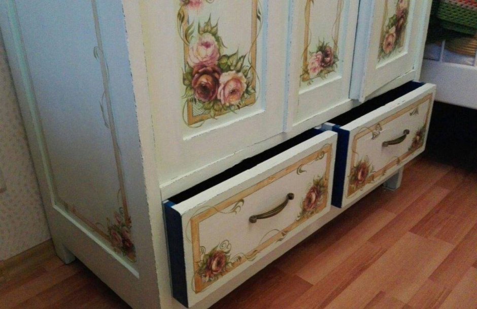 Переделка полированной тумбы