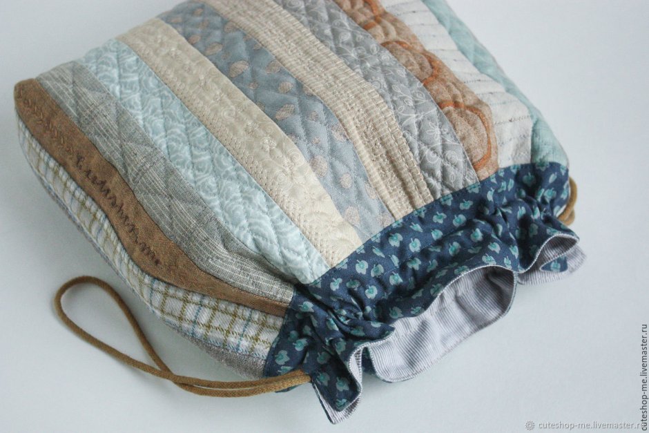 Подушка в виде книги