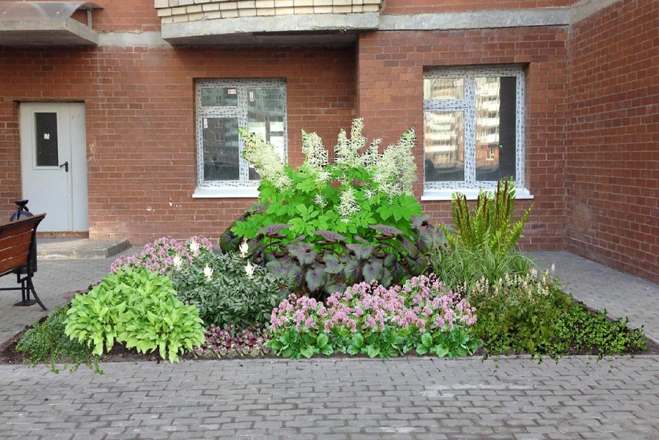 Цветочные ящики на веранде