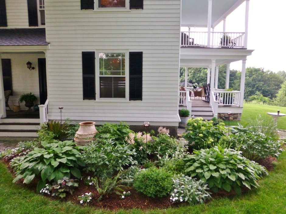 Цветник в палисаднике