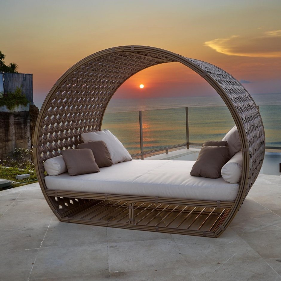 Лежак из ротанга с навесом