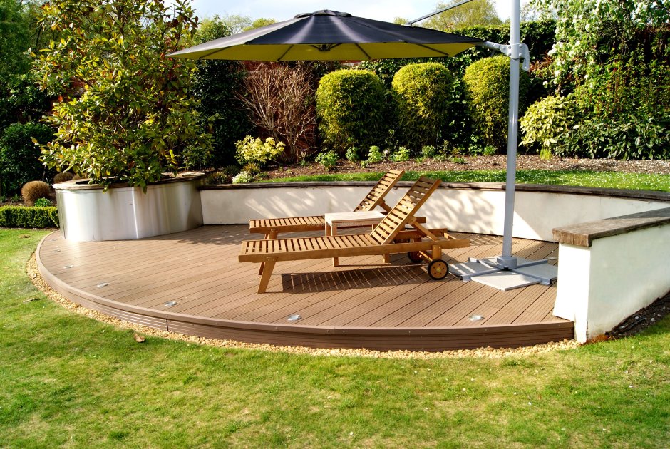 Круглый деревянный помост