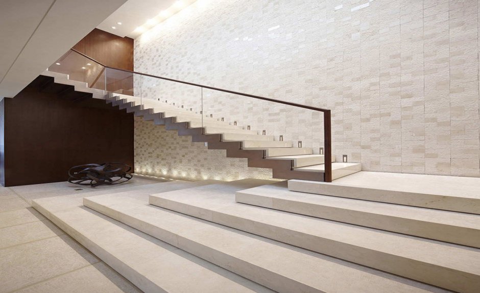 Лестница из натурального камня