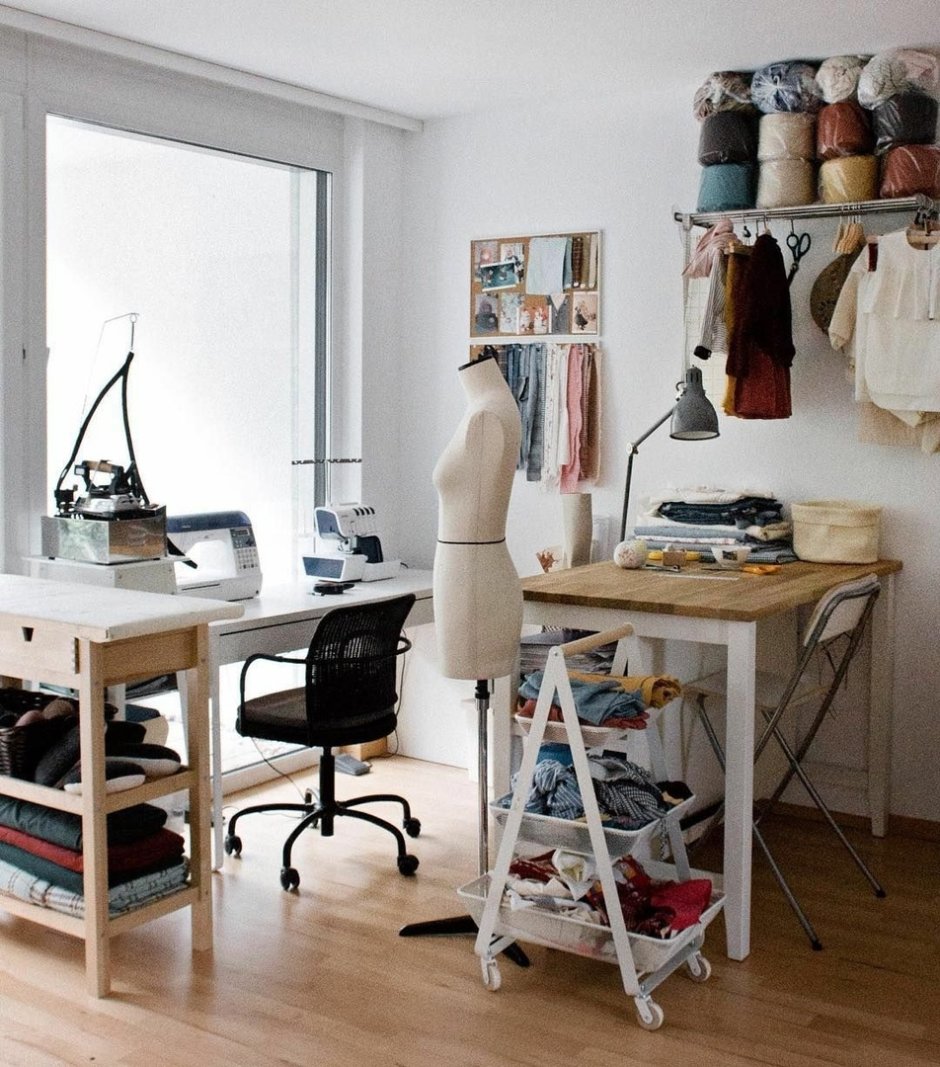 Рабочее место в кладовке