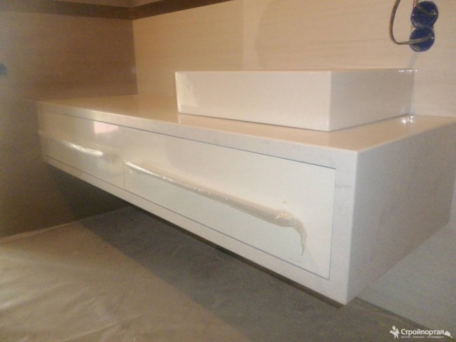 Полки для ванной из искусственного камня