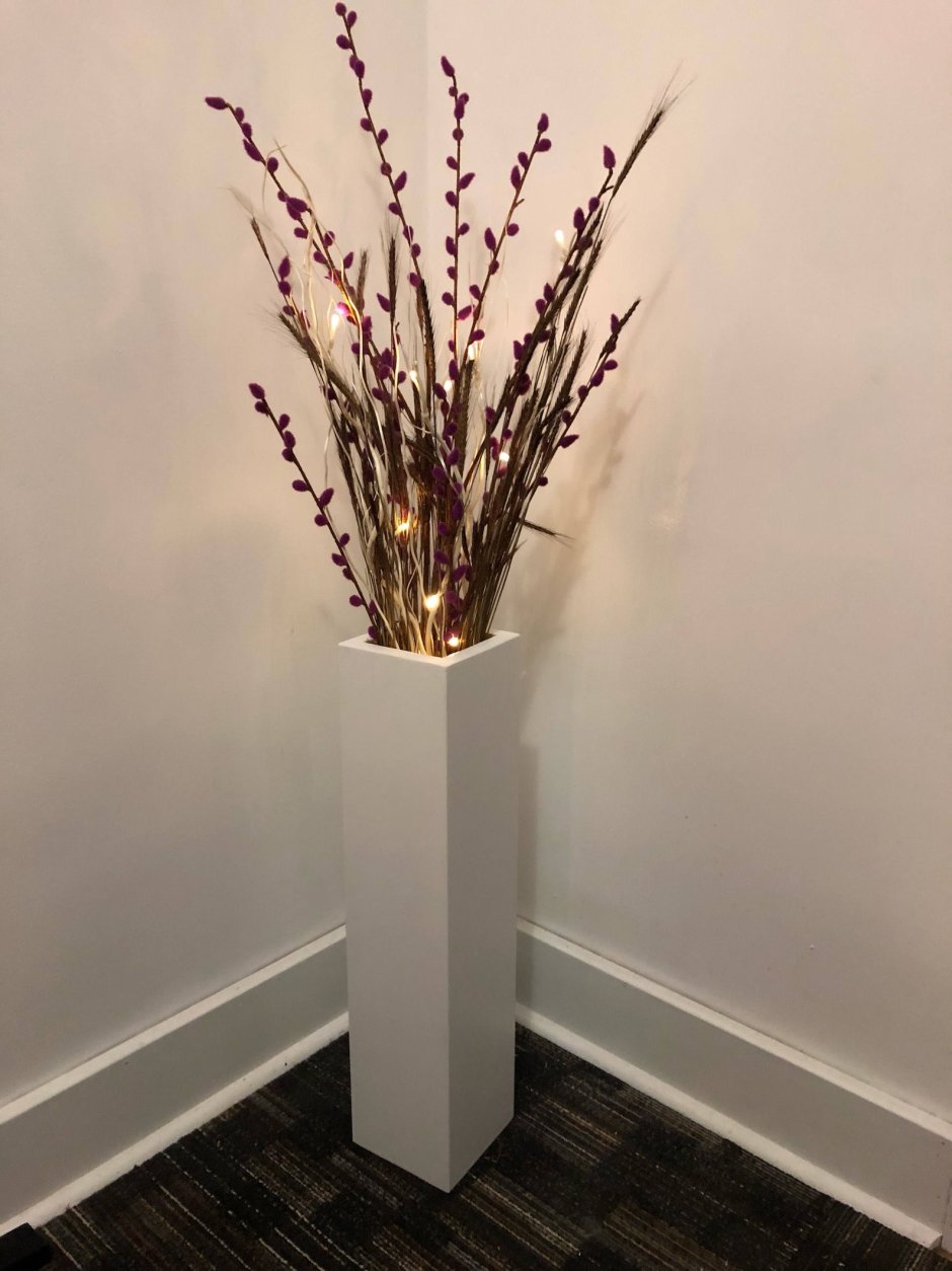 Белые ветки в вазе