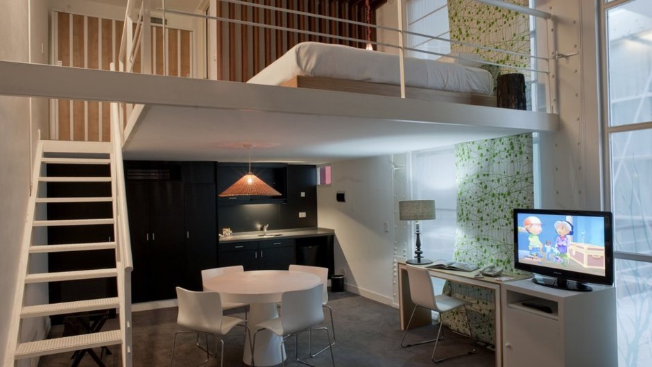 Лестница на антресольный этаж