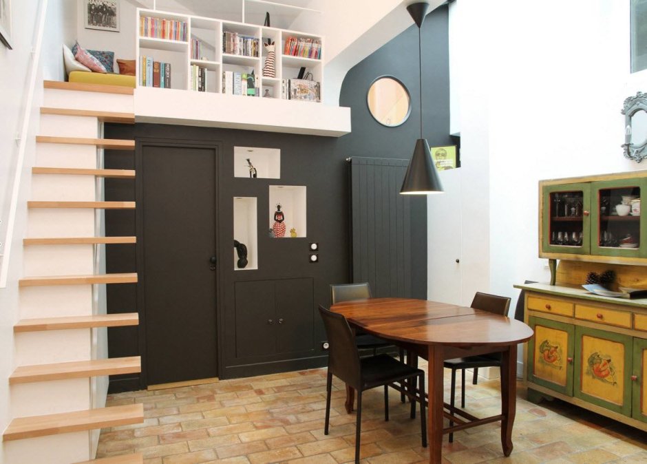 Антресольный этаж в стиле лофт в маленькой студии