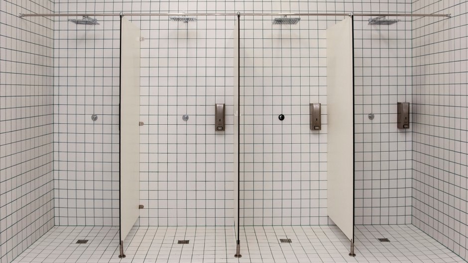 Общественный душ аниме