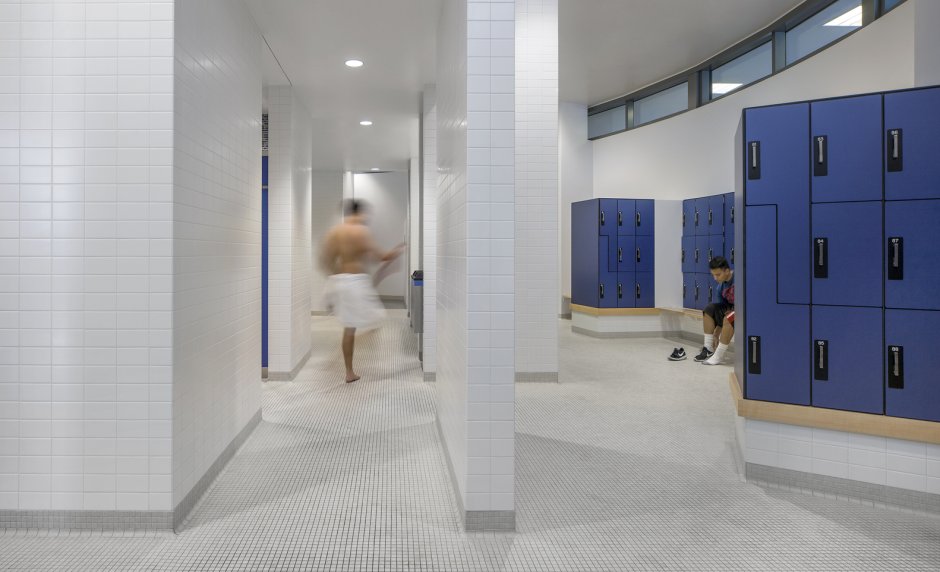 Раздевалка в бассейне