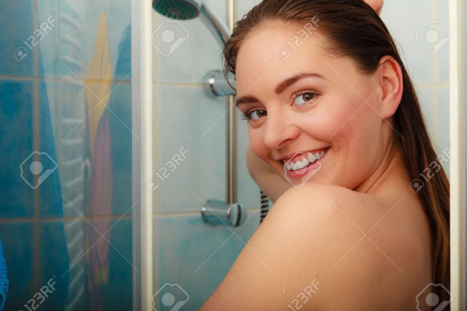 Женщины в душевой