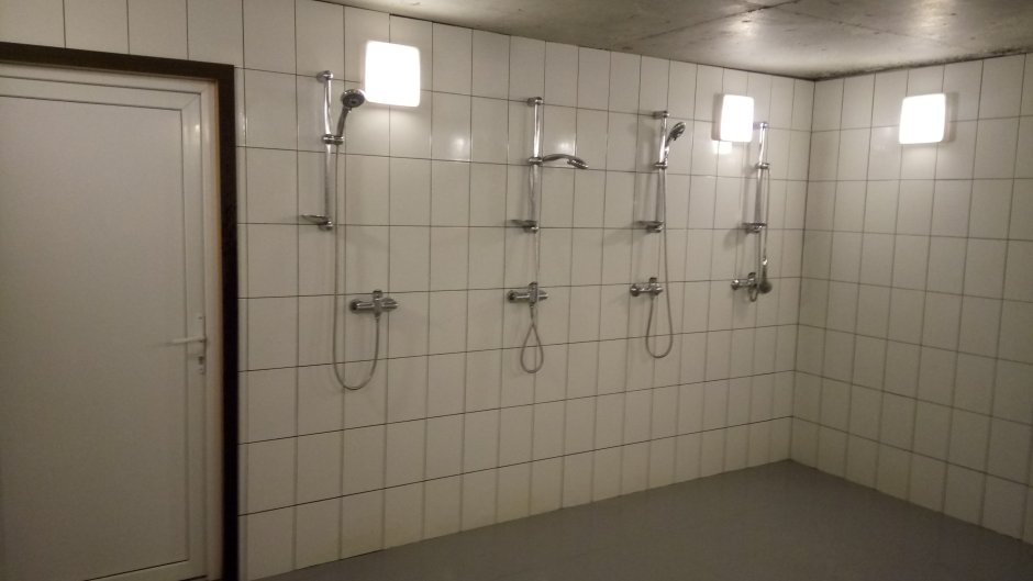 Душевые в общежитии коридорного типа