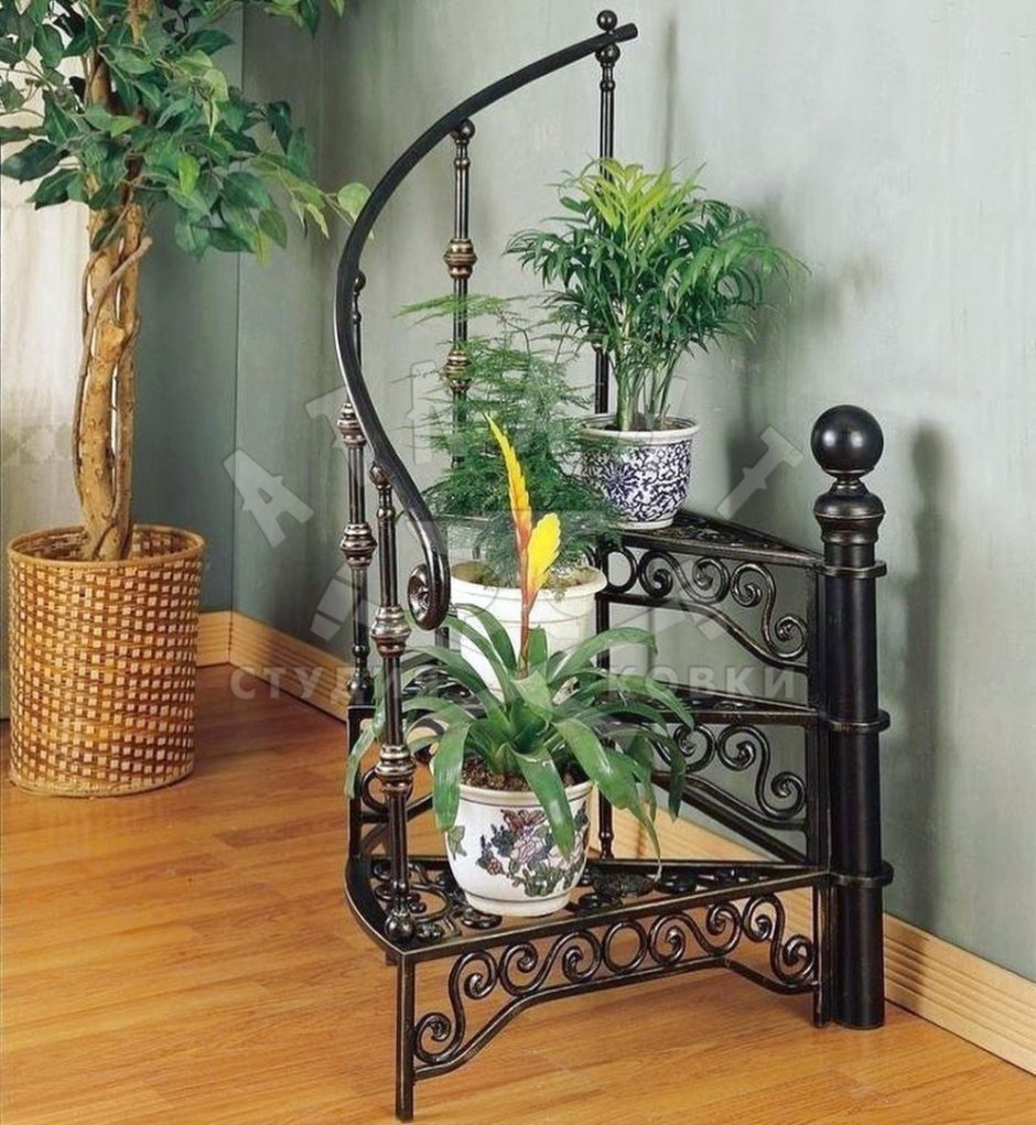 Кованые полки для цветов