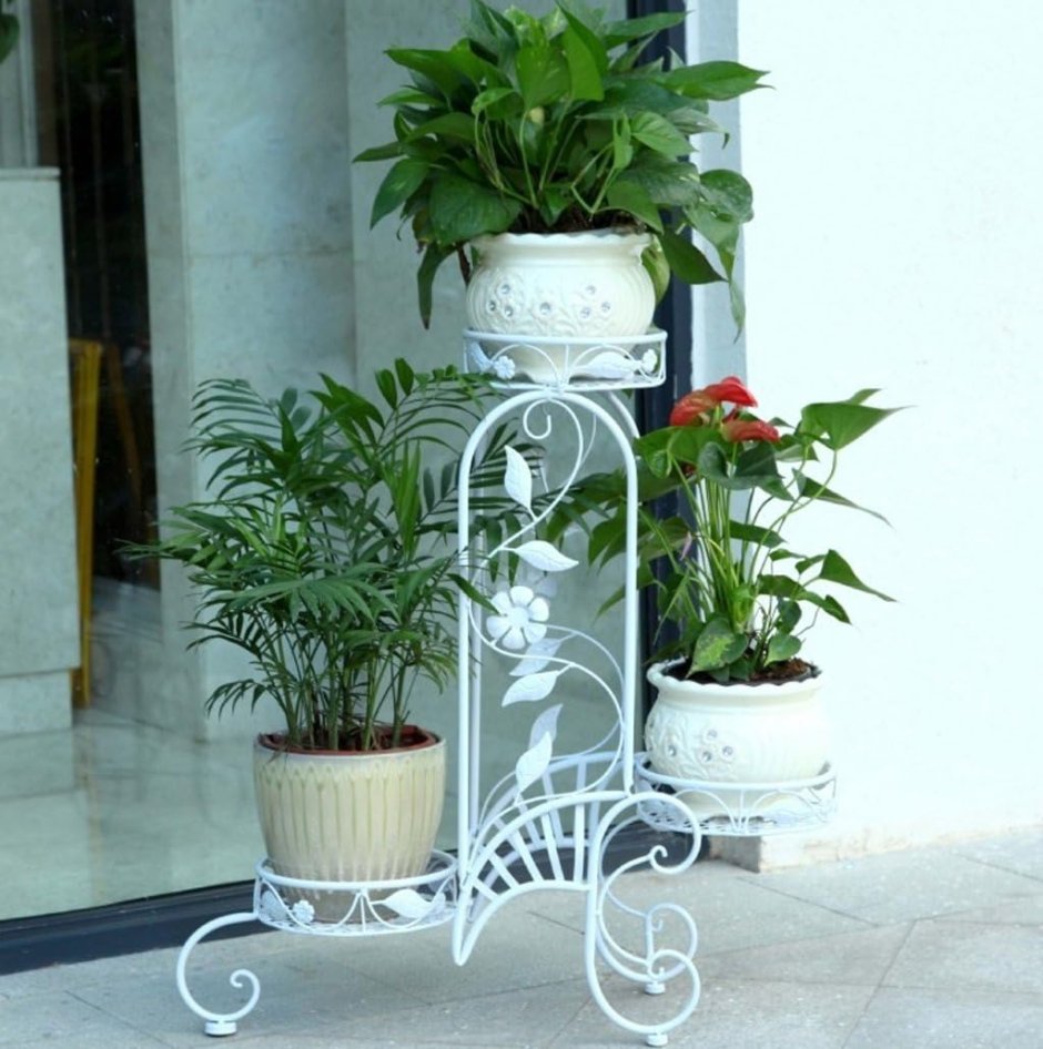 Металлическая полка для цветов