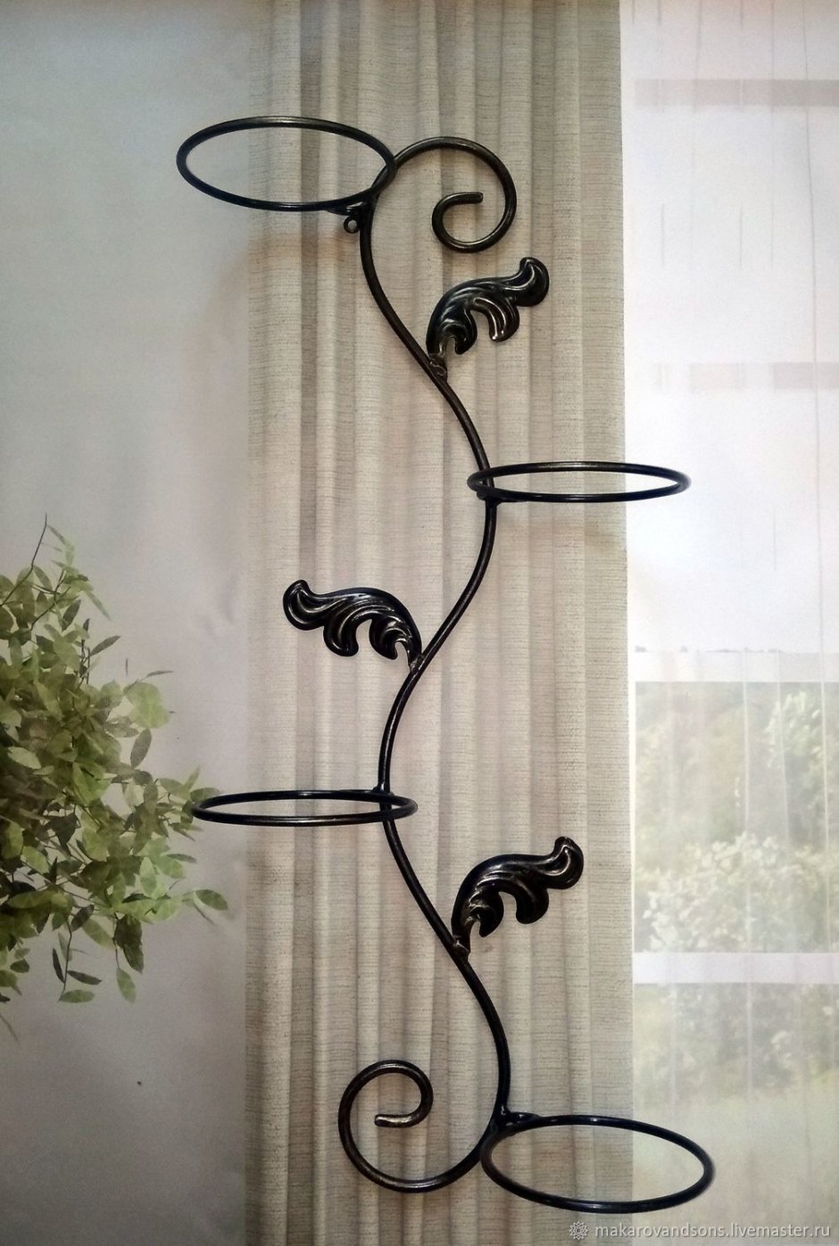 Кованые подставки для цветов напольные