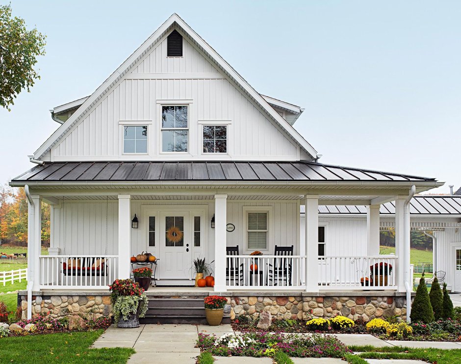 Белый дом в стиле фармхаус