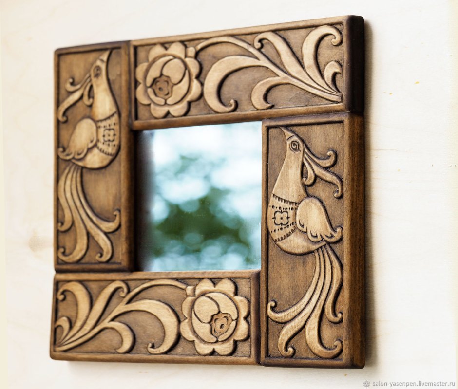 Зеркало резное деревянное
