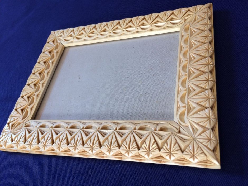 Геометрическая резьба по дереву рамка