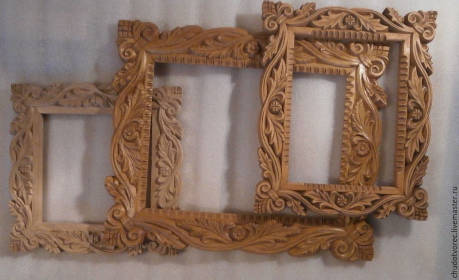 Деревянная резная рамка