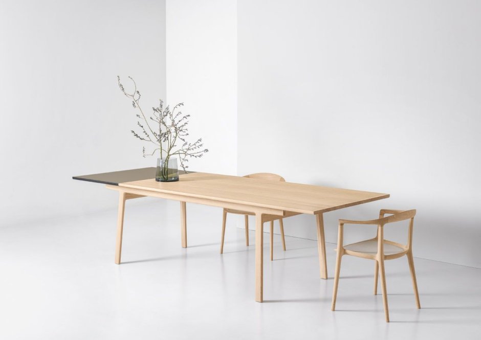 Современный обеденный стол