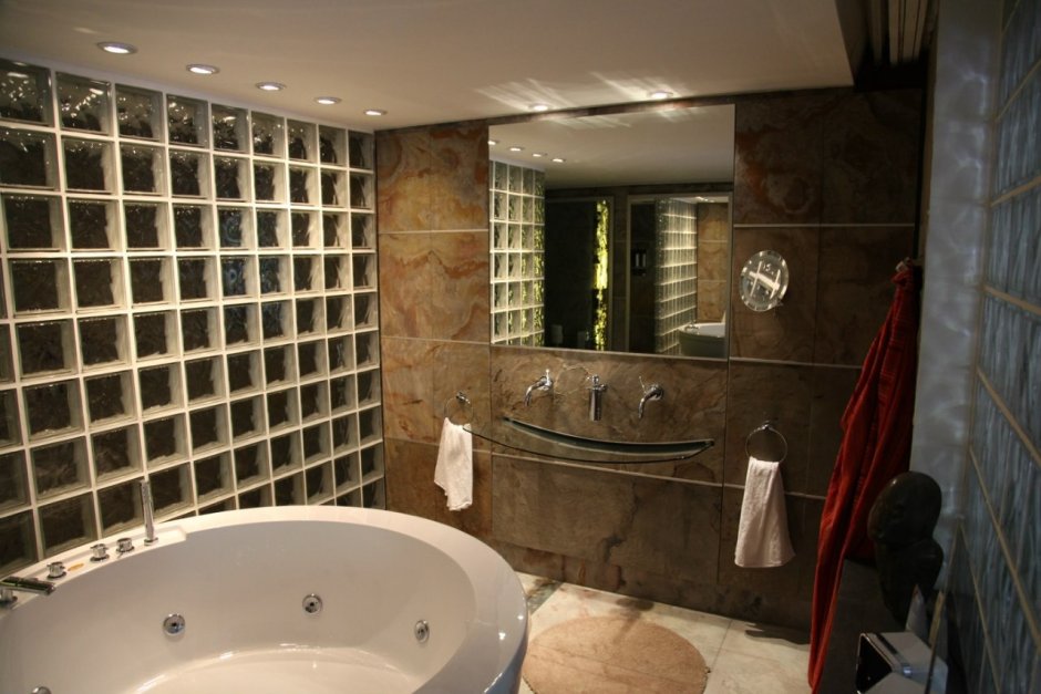 Ванная отделанная плиткой