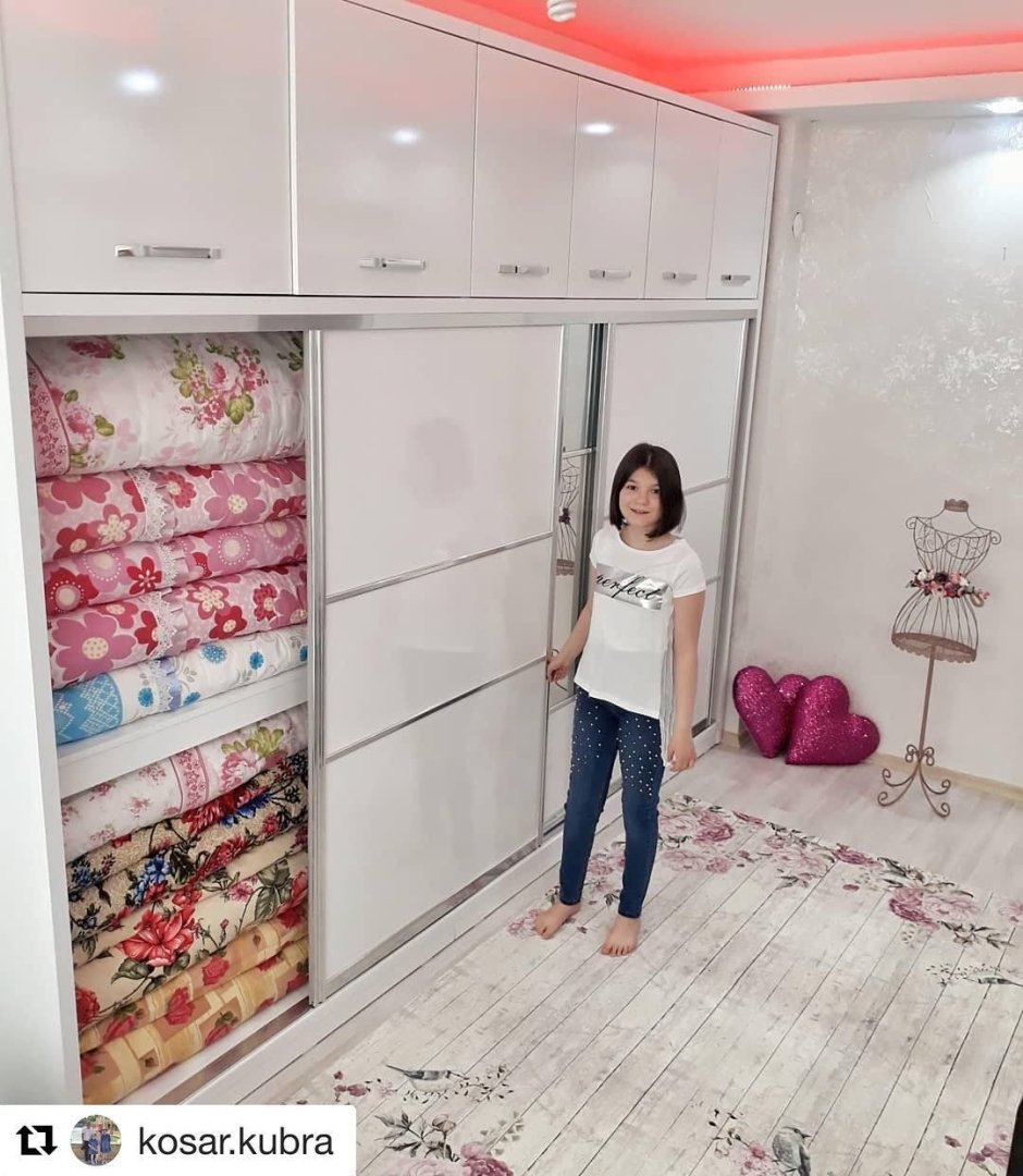 Шкаф четырехстворчатый распашной Италия