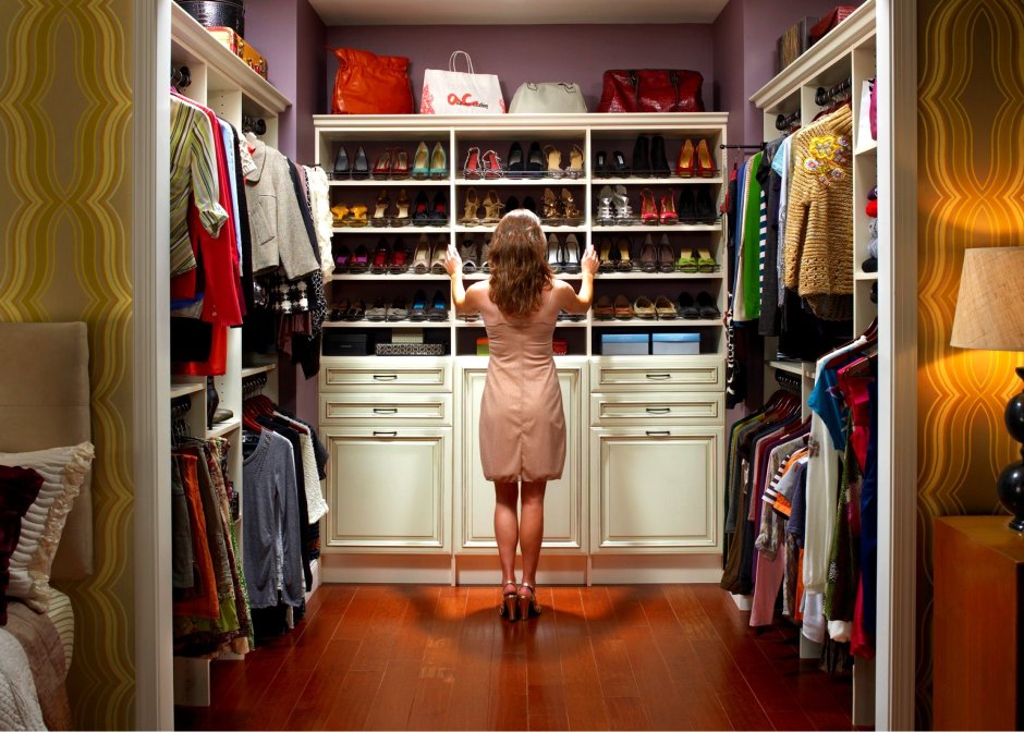 Спальня с открытой гардеробной