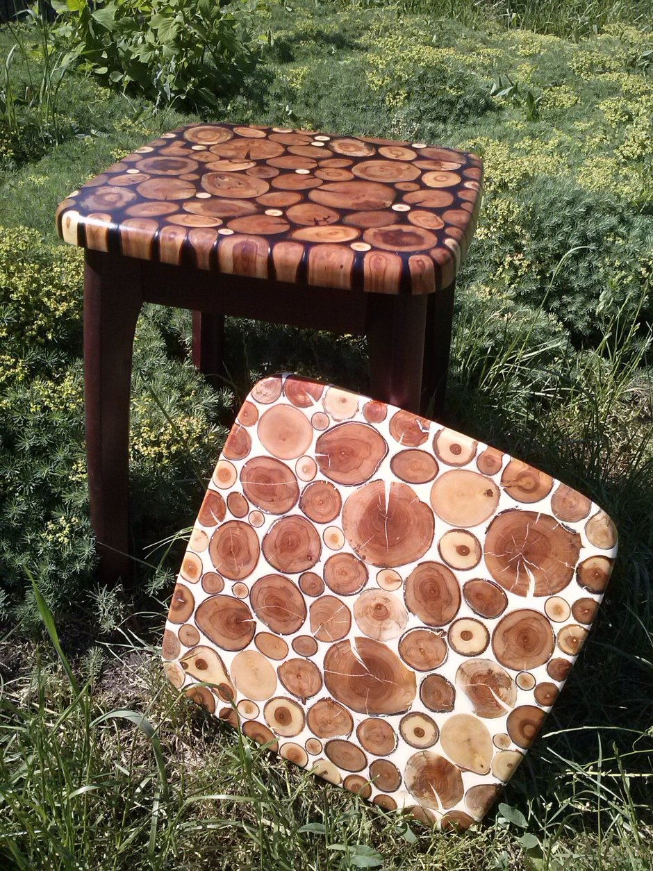 Стол из спилов дерева