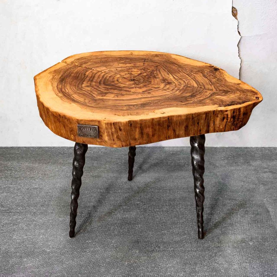 Табурет из полена