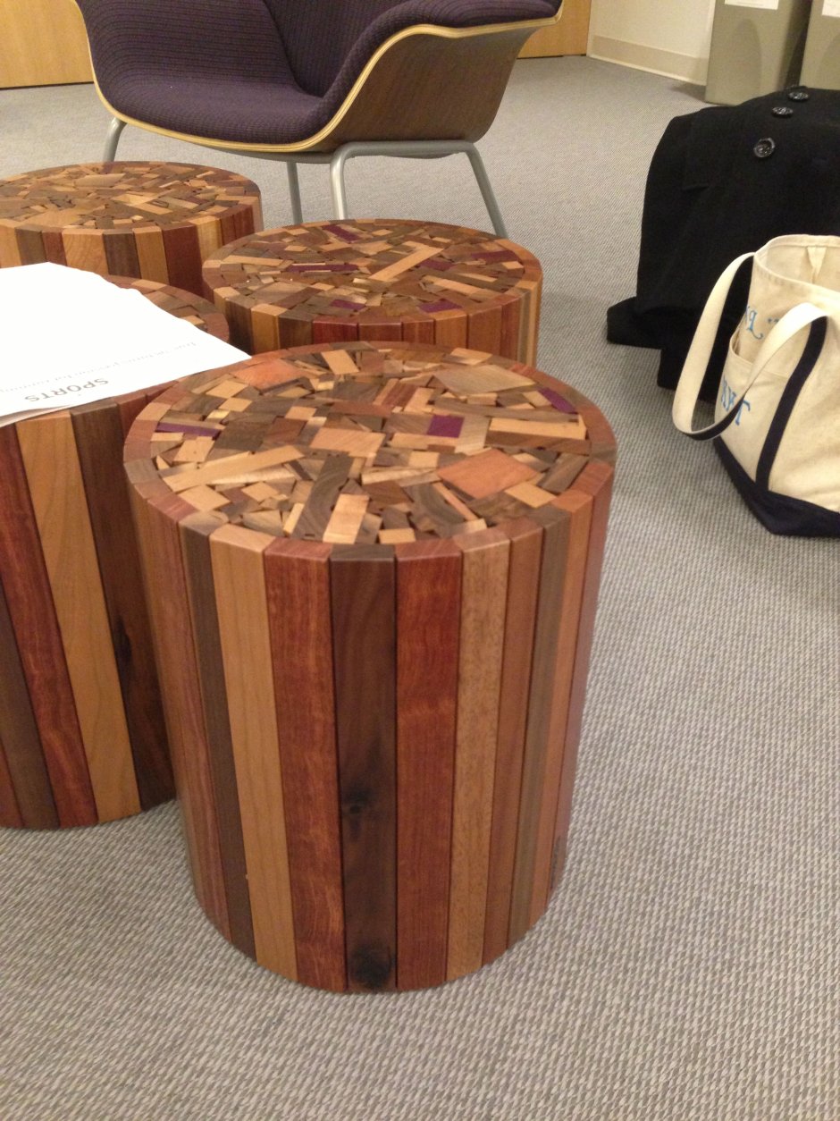 Столик из пенька