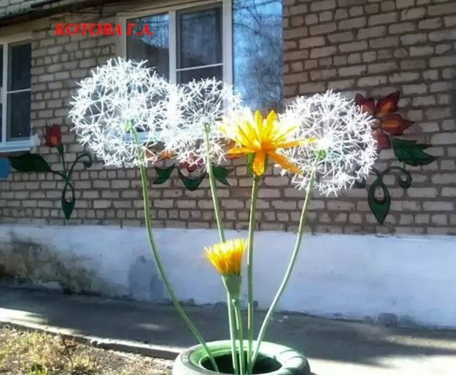 Одуванчик из пластиковых бутылок