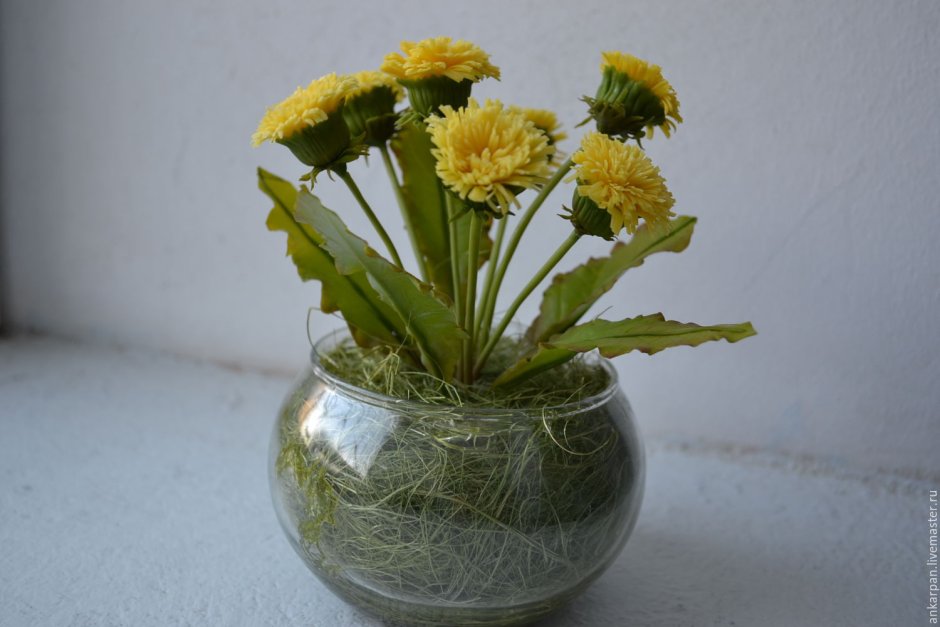 Брошь одуванчик из бисера