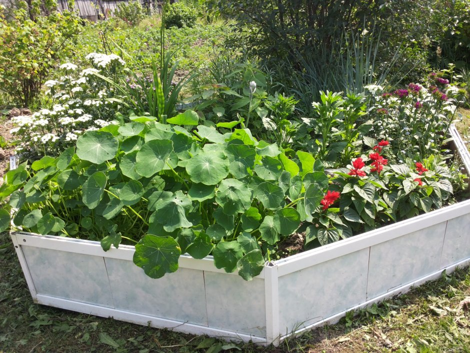 Мозаика на даче из старой плитки