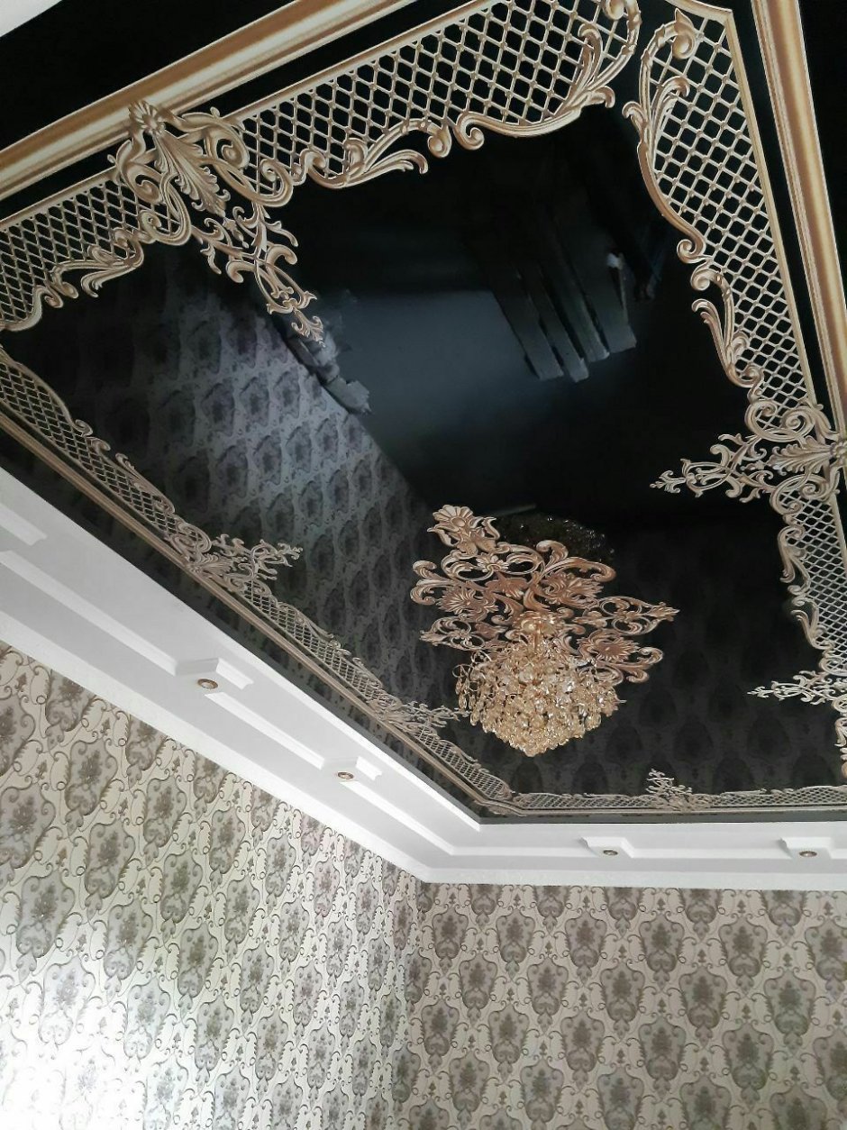 Натяжные потолки черные с узорами