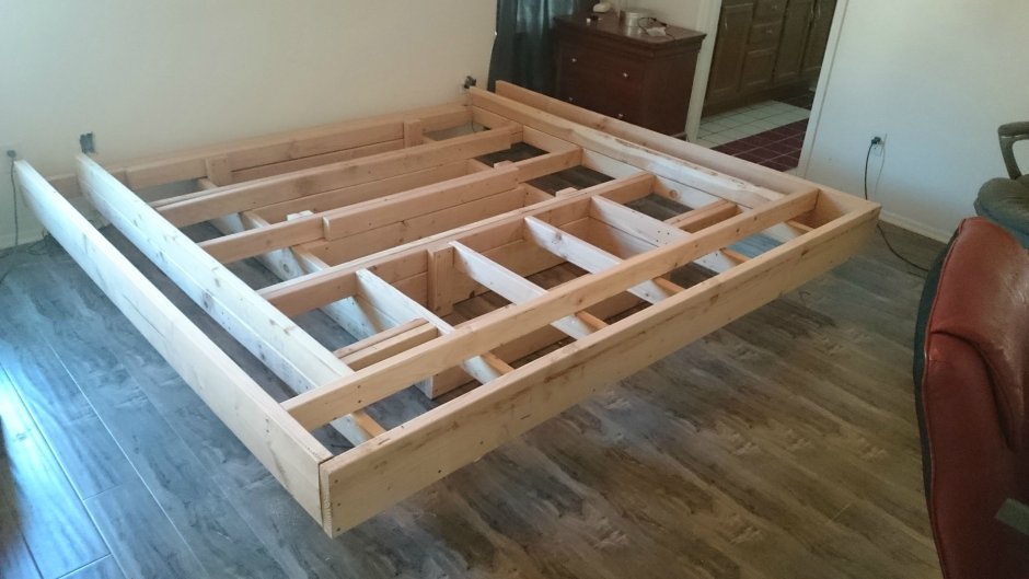 Стильные деревянные кровати двуспальные