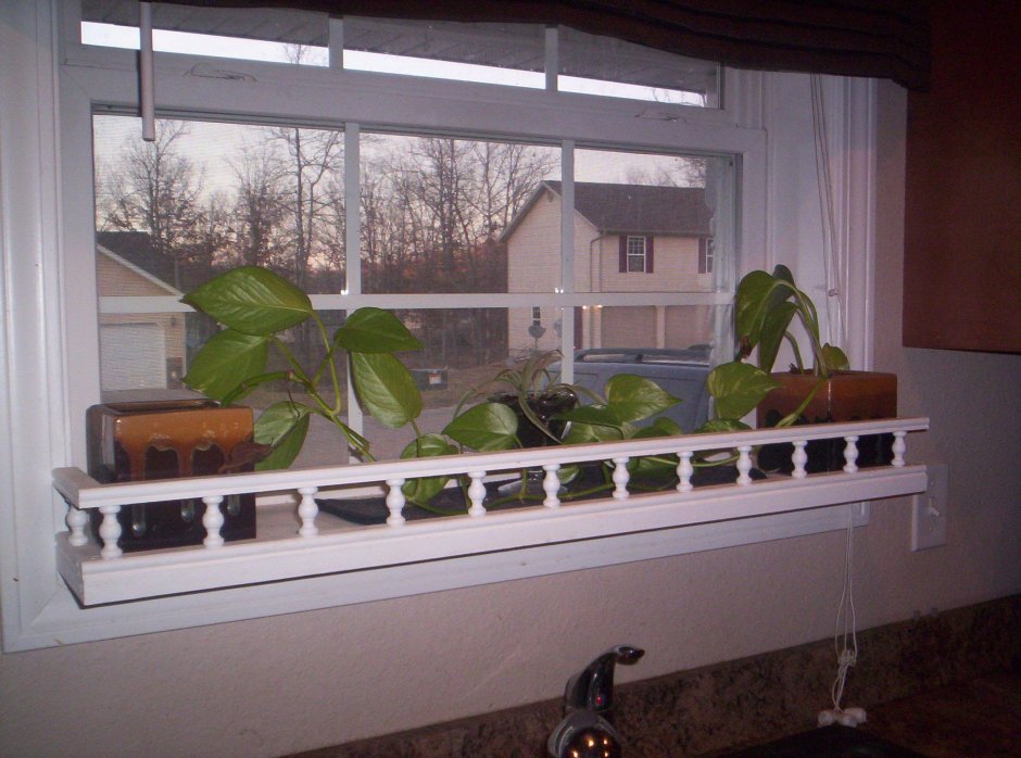 Заборчик на подоконник для цветов