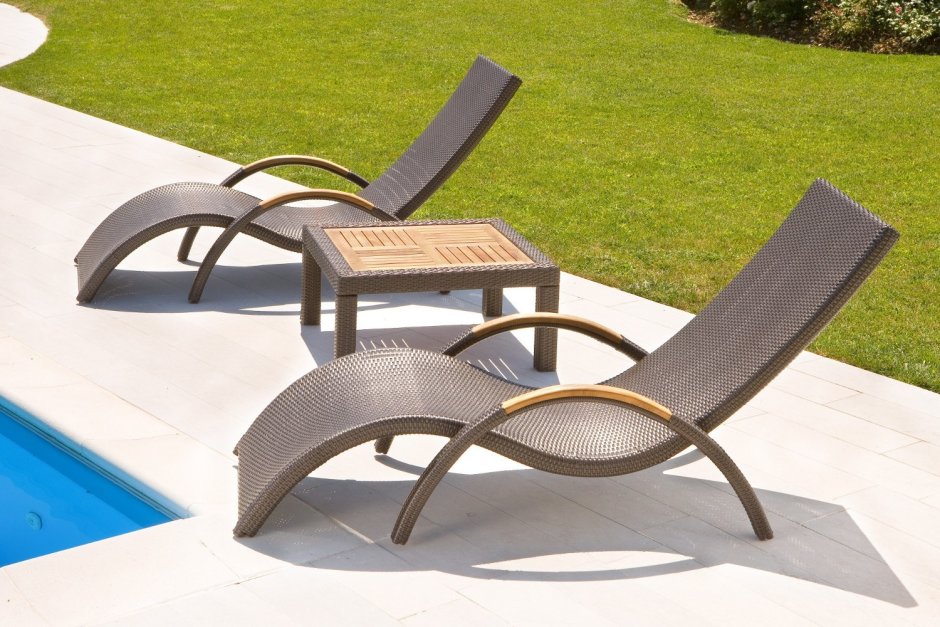 Лежак дачный